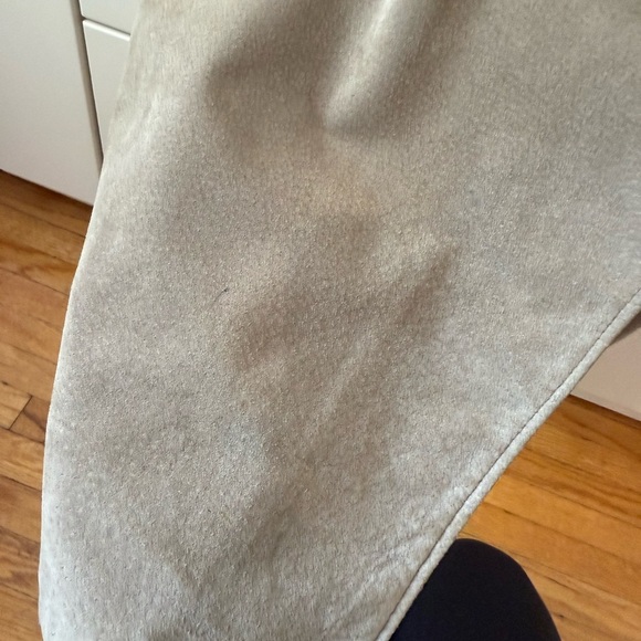 Marquise Taupe Garment - Picture 7 of 9